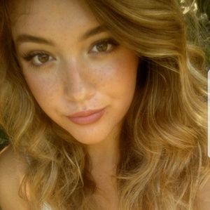 Meet your Posher, Rebecca